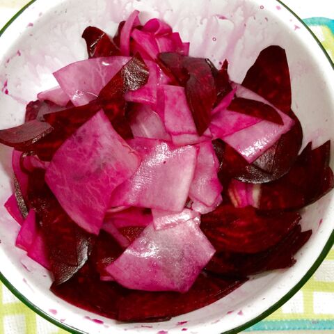 簡単で食べやすい 我が家定番のオススメ ビーツと大根の酢の物風サラダ 暮らしニスタ