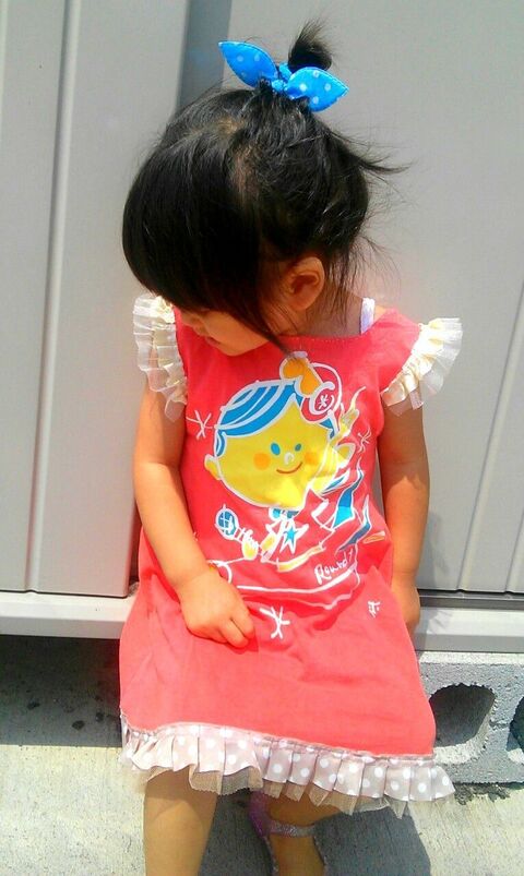 大人服リメイクで簡単子供服 思い出のtシャツを娘のワンピースに 暮らしニスタ 大人服リメイクで簡単子供服 思い出のtシャツを娘のワンピースに 暮らしニスタ