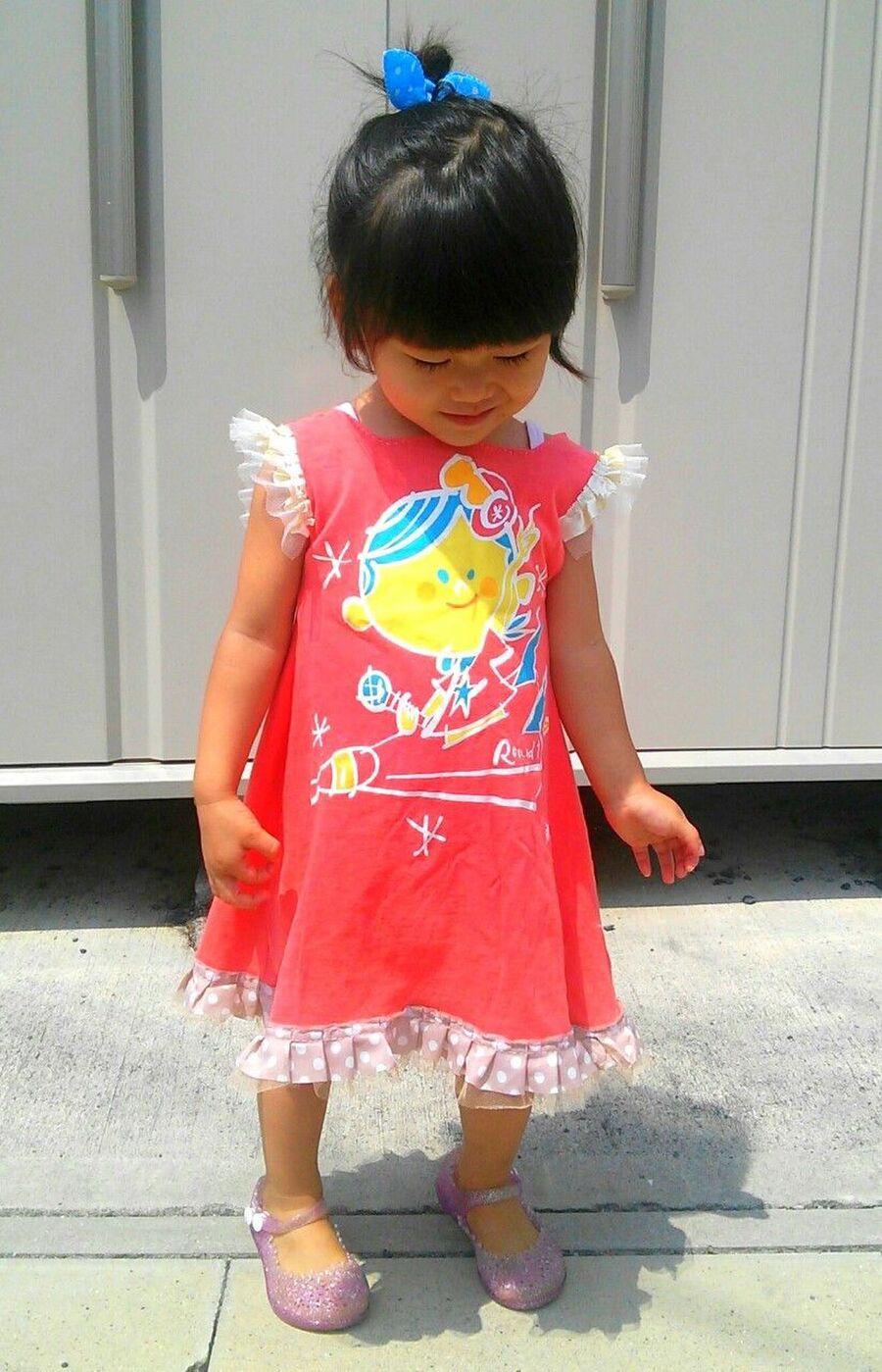 大人服リメイクで簡単子供服 思い出のtシャツを娘のワンピースに 暮らしニスタ 大人服リメイクで簡単子供服 思い出のtシャツを娘のワンピースに 暮らしニスタ