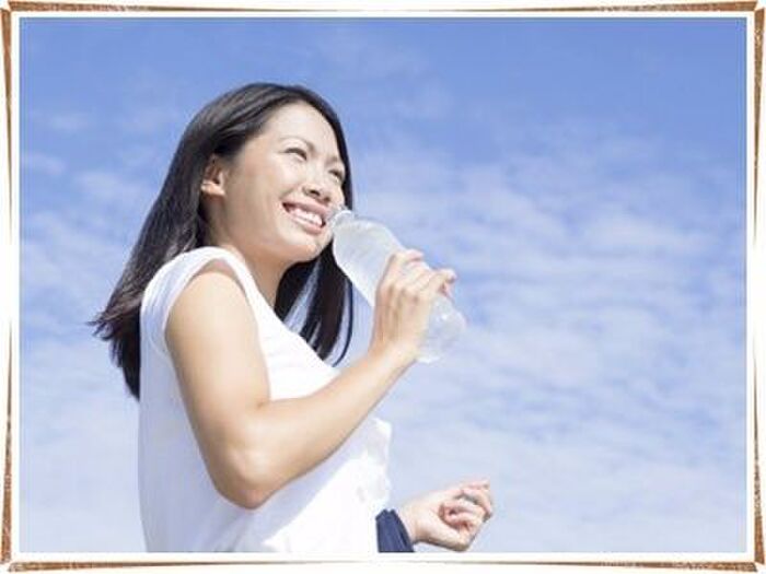 夏の肌の潤いをキープする水分の摂り方とは？