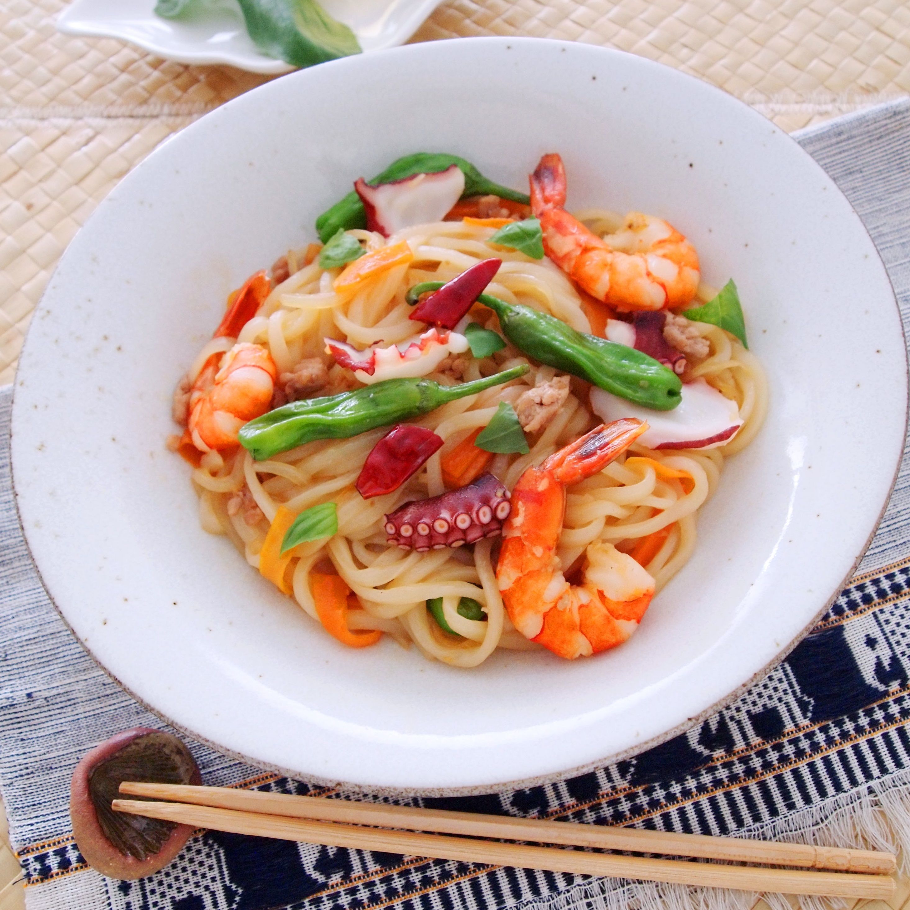 作って、食べて、旅気分♪夏の麺めぐり「タイ風ピリ辛焼きうどん（パッキーマオ）」