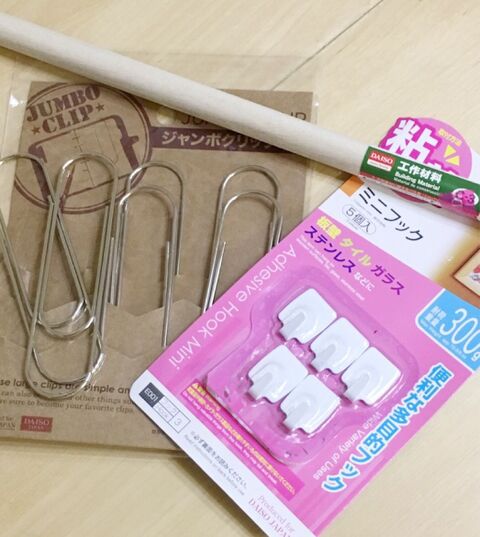 貼るだけすぐできる 100均デカデカクリップでキッチンペーパーホルダー 暮らしニスタ 貼るだけすぐできる 100均デカデカクリップでキッチンペーパーホルダー 暮らしニスタ
