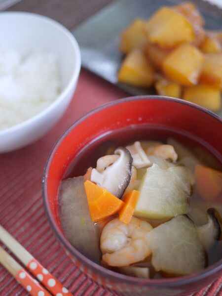 さっぱりとした食感！からだを温める冬瓜を使ったレシピ〜生姜の入った冬瓜スープ