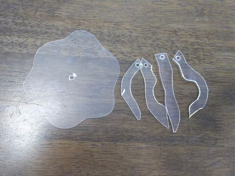 クラゲのモビール ゆらゆらと癒される プラバンで 暮らしニスタ クラゲのモビール ゆらゆらと癒される プラバンで 暮らしニスタ