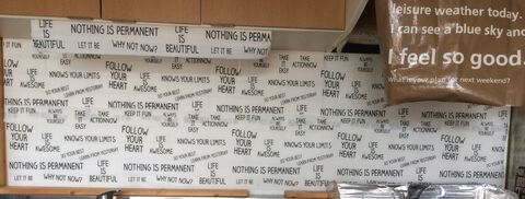 100均食器棚シートでお洒落チェンジ 暮らしニスタ 100均食器棚シートでお洒落チェンジ 暮らしニスタ