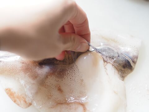 簡単ツルン イカの皮をむく方法 試してみた 暮らしニスタ
