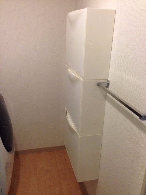 Ikeaのシューズキャビネットを使って 洗面所をスッキリタオル収納 暮らしニスタ Ikeaのシューズキャビネットを使って 洗面所をスッキリタオル収納 暮らしニスタ