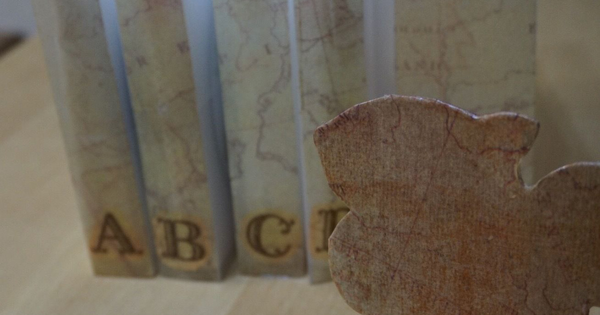 ダイソーのケースを1箇所デコって オシャレなcd Dvd収納に 暮らしニスタ