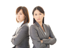 女性たちが告発！給料泥棒だと感じる同僚の行動とは？
