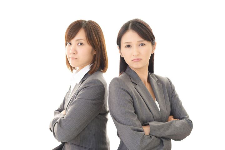 女性たちが告発!給料泥棒だと感じる同僚の行動とは?