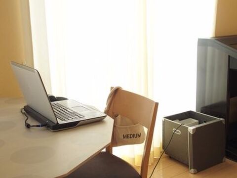 ダイニングテーブルで ノートパソコン を快適に使う仕組みづくり 暮らしニスタ ダイニングテーブルで ノートパソコン を快適に使う仕組みづくり 暮らしニスタ