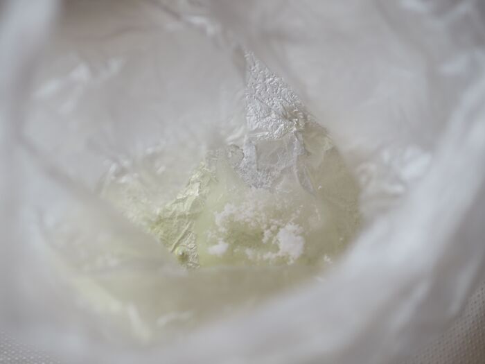 「ビニール袋でふわふわメレンゲ作り」
