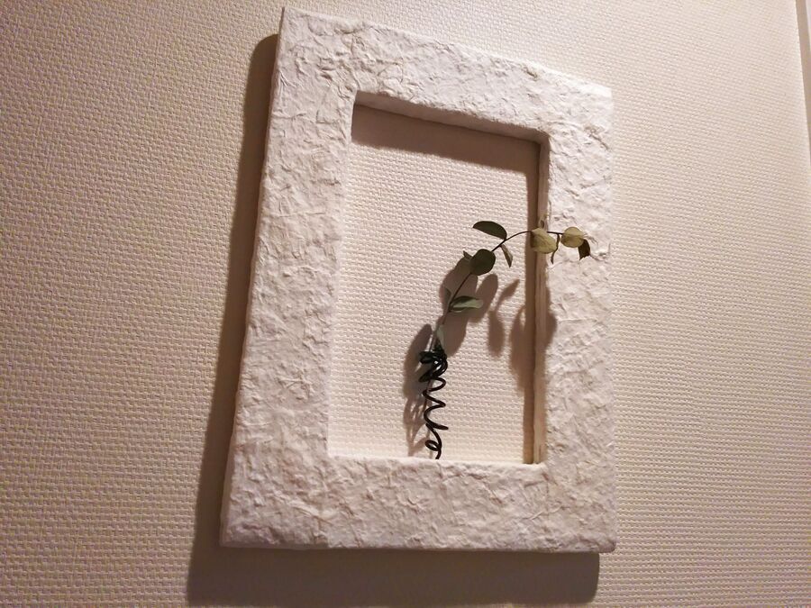 段ボールに和紙をデコったフレームアート 壁かけタイプの一輪挿し 暮らしニスタ 段ボールに和紙をデコったフレームアート 壁かけタイプの一輪挿し 暮らしニスタ