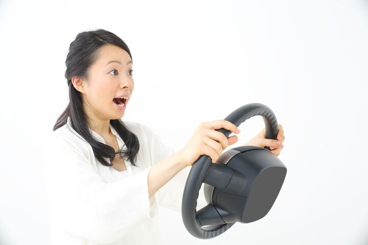 ながら運転に居眠り…思わずヒヤっとした危ない運転手遭遇談