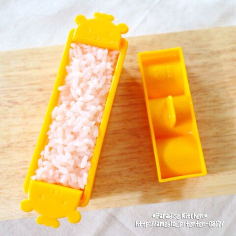 100均の型で簡単 ミニ俵おにぎりで3匹の子ブタちゃんキャラ弁当 暮らしニスタ 100均の型で簡単 ミニ俵おにぎりで3匹の子ブタちゃんキャラ弁当 暮らしニスタ