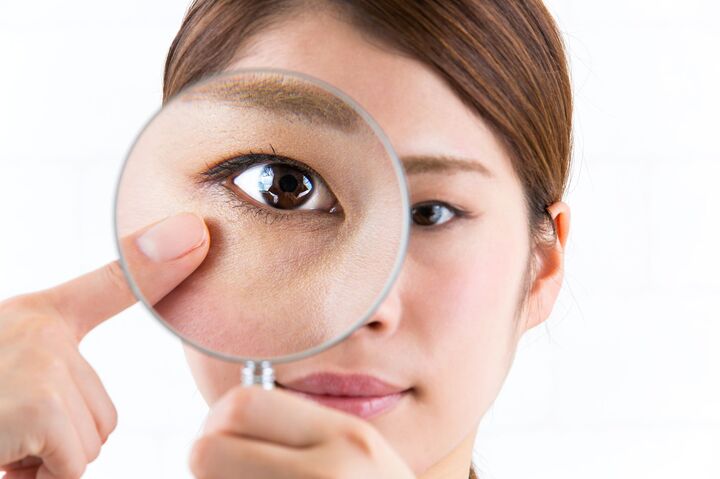 大変! 目元に小さな小じわが…今日から始める目元ケア