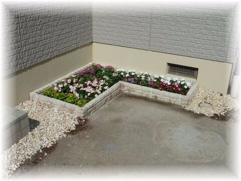殺風景な玄関周りに花壇をdiy 暮らしニスタ 殺風景な玄関周りに花壇をdiy 暮らしニスタ
