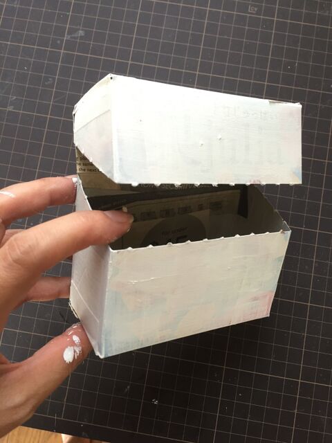簡単工作 お菓子の空き箱であっかんべーモンスターの作り方 暮らしニスタ 簡単工作 お菓子の空き箱であっかんべーモンスターの作り方 暮らしニスタ