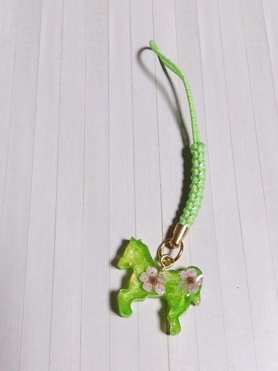 レジンで簡単かわいい アクセサリー 小物のハンドメイドアイデア集 暮らしニスタ レジンで簡単かわいい アクセサリー 小物のハンドメイドアイデア集 暮らしニスタ