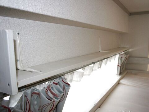カーテンレールの上を活用して 本棚をdiy 暮らしニスタ カーテンレールの上を活用して 本棚をdiy 暮らしニスタ