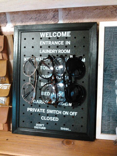 はめるだけ 100均フレームと有孔ボードで簡単 ディスプレイ収納ボードdiy 暮らしニスタ はめるだけ 100均フレームと有孔ボードで簡単 ディスプレイ収納ボードdiy 暮らしニスタ