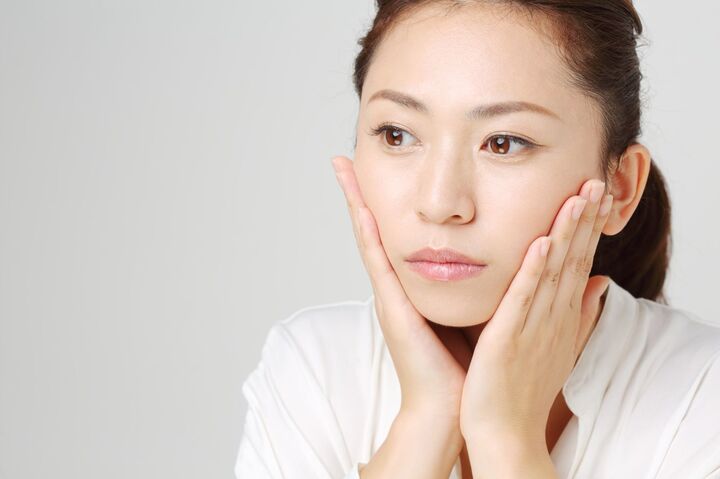 顔のシワを減らすために、本当にするべきケアとは?