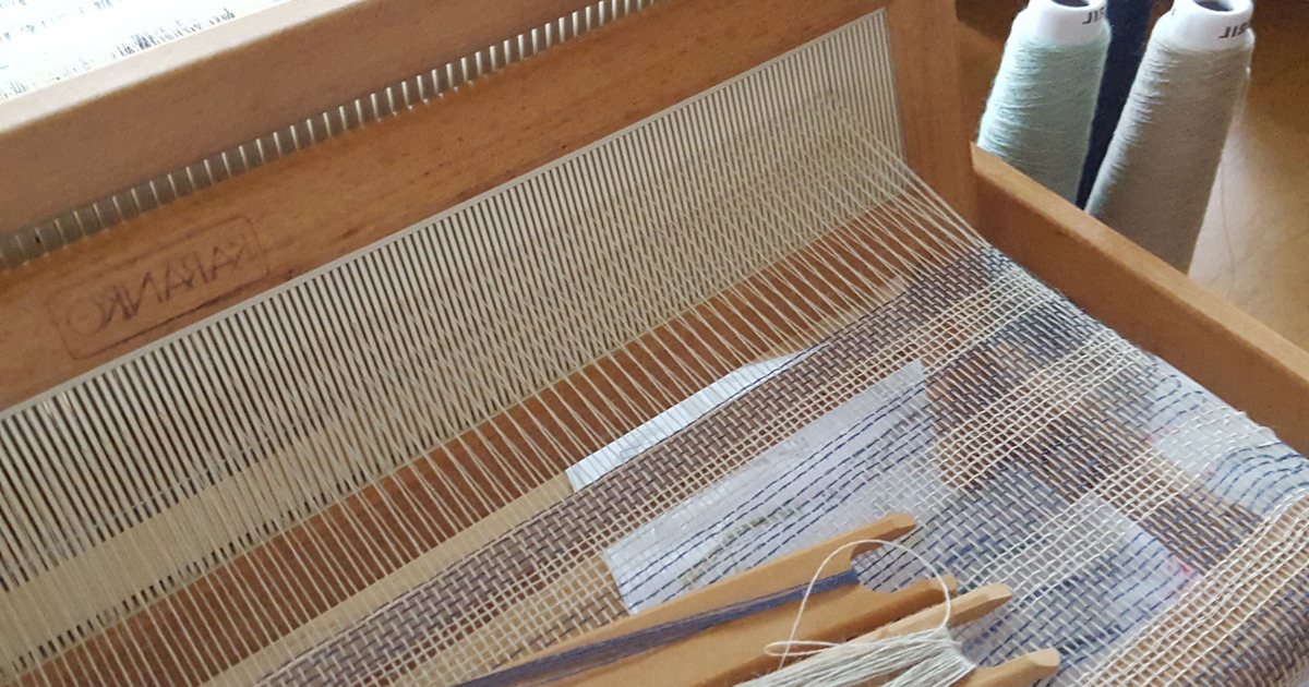 卓上手織り機で作る！アンティークな風合いのスカーフ｜ハンドメイドの