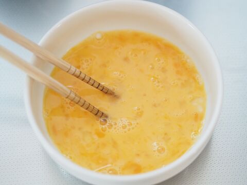 裏ワザ を使ってキレイな溶き卵を作る方法を試してみた 暮らしニスタ