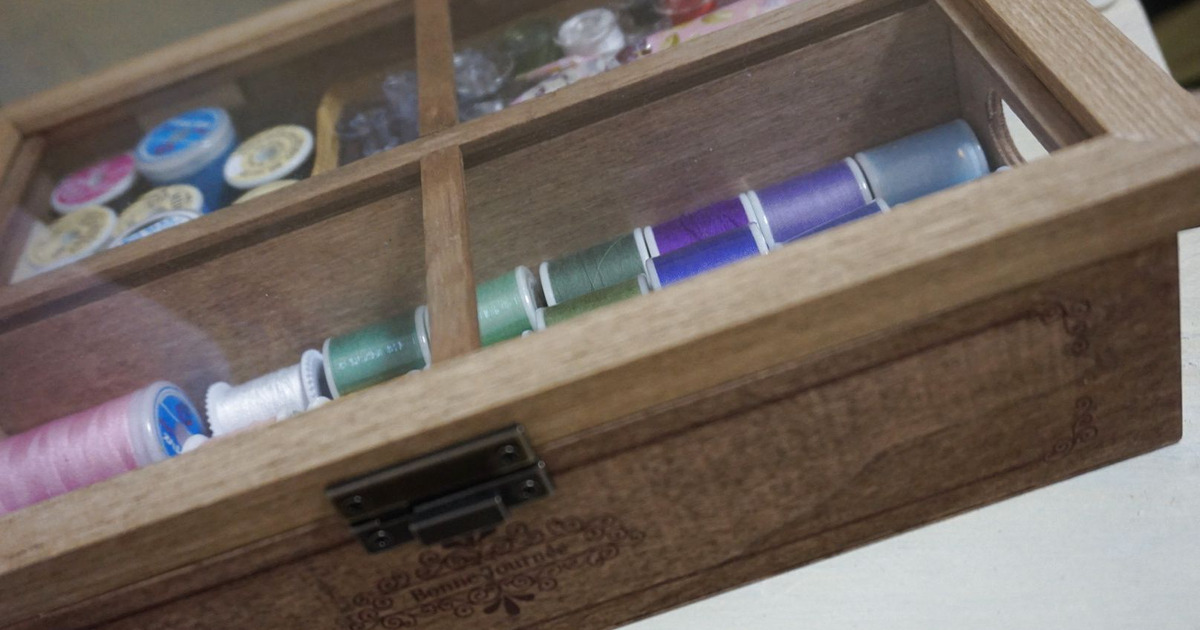 見える！見せる！100均木箱とフォトフレームでミシン糸収納｜ショップ