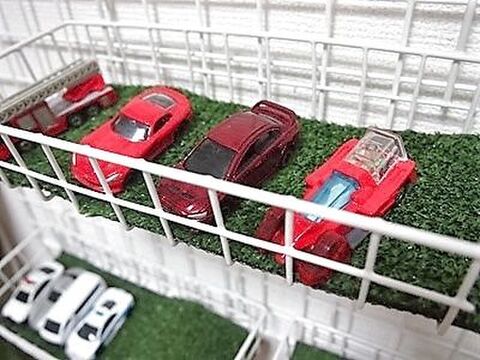 100均ワイヤーネットで壁掛けトミカディスプレイ収納 賃貸ok 暮らしニスタ 100均ワイヤーネットで壁掛けトミカディスプレイ収納 賃貸ok 暮らしニスタ