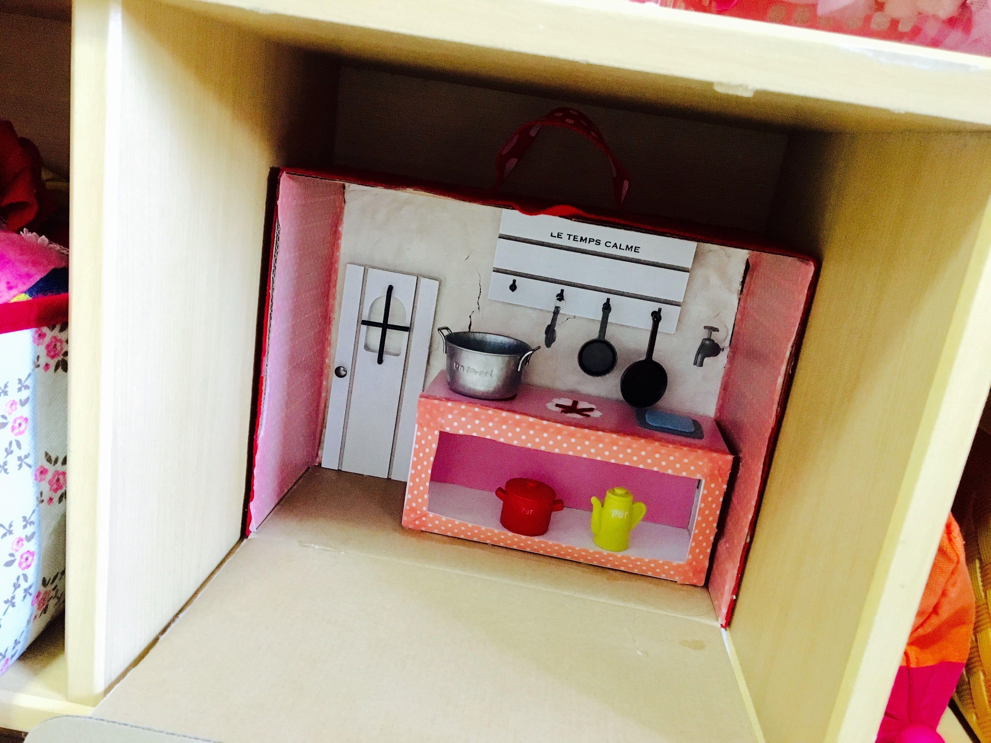 上の真ん中のキティちゃんの箱は手作りキッチン