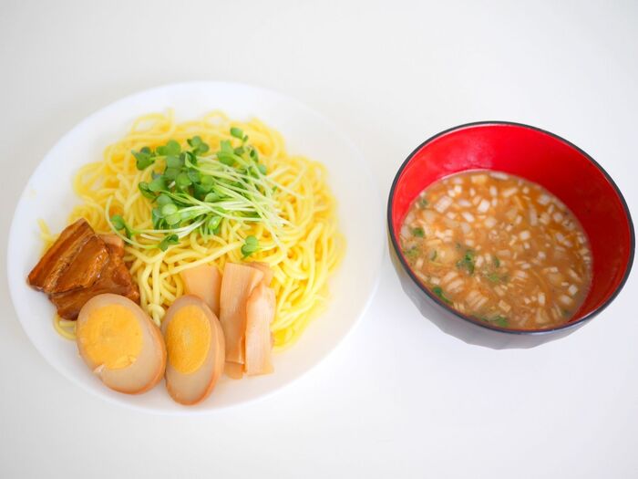 日清ラ王の豚骨醤油味ｄe簡単つけ麺！！