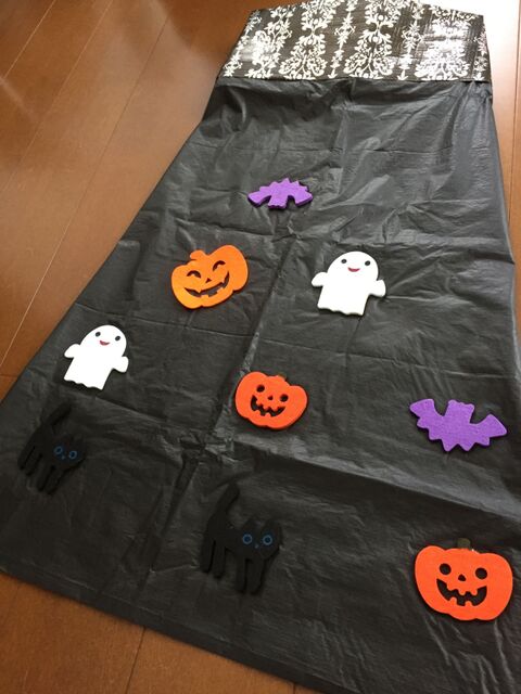 テーブルクロスをリメイク 子供達が作るハロウィンマント 暮らしニスタ テーブルクロスをリメイク 子供達が作るハロウィンマント 暮らしニスタ