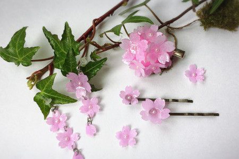 レジンで素敵なピアスが思いのまま 作り方 おしゃれなアイデア集 暮らしニスタ
