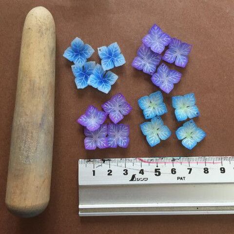 レジンで素敵なピアスが思いのまま 作り方 おしゃれなアイデア集 暮らしニスタ