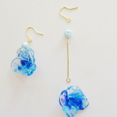 プラバンで作るピアス イヤリング お気に入りのデザインで耳元にキラリ 暮らしニスタ