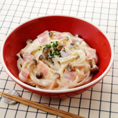 きのこを使った秋レシピ「グラタン風うどん」