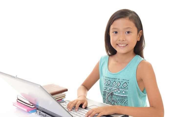 小学生にプログラミング教育って必要?ママ100人に大調査!