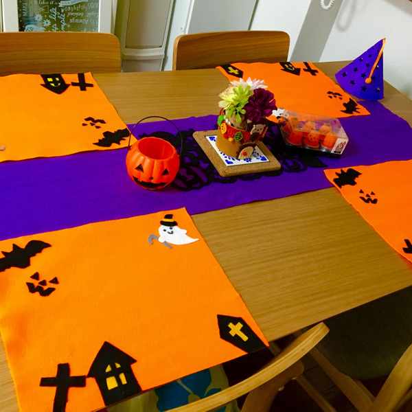100均グッズ&手作りランチョンマットでハロウィンテーブル 100均グッズ&手作りランチョンマットでハロウィンテーブル