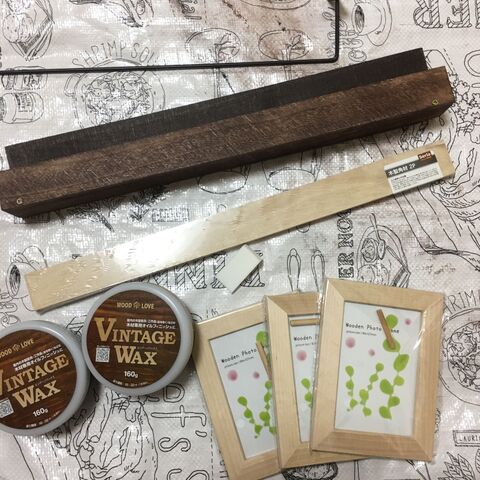 セリアの木材とアイアンバーで壁面ディスプレイ棚 賃貸もオッケー押しピンで飾り棚 暮らしニスタ セリアの木材とアイアンバーで壁面ディスプレイ棚 賃貸もオッケー押しピンで飾り棚 暮らしニスタ