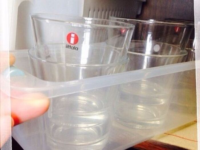グラスなど同じ形のものは縦一列に収納