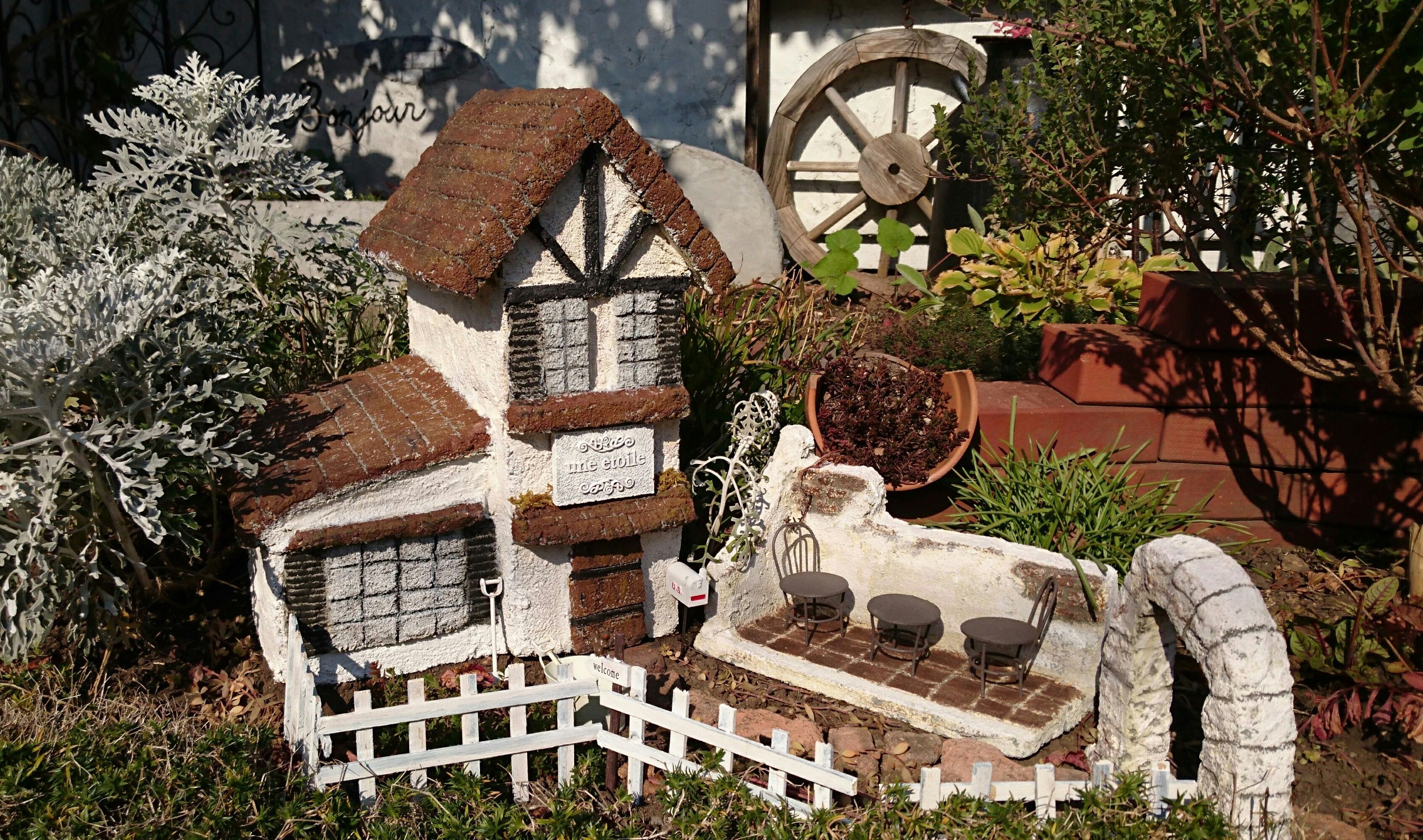 お庭に遊び心をプラス モルタル造形のミニチュアハウス 暮らしニスタ