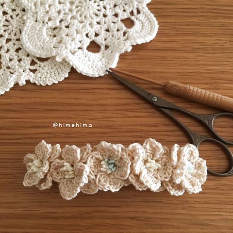 あみもの 100円の材料でつくるお花のバレッタピン 暮らしニスタ あみもの 100円の材料でつくるお花のバレッタピン 暮らしニスタ