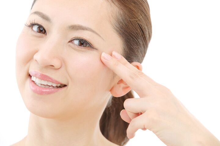 その目の下のクマが老け顔の原因!今すぐできる解消法とは?