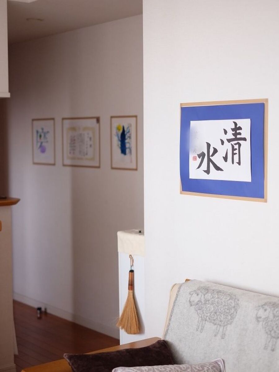 賃貸でもok 子どもの作品を額に入れて飾る簡単な方法 暮らしニスタ 賃貸でもok 子どもの作品を額に入れて飾る簡単な方法 暮らしニスタ