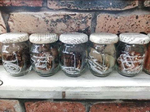 空き瓶リメイク 入れっぱなしの資材をオシャレに収納 暮らしニスタ
