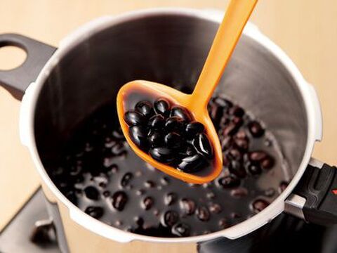 圧力鍋で0分 ふっくらツヤツヤの黒豆レシピ 作り方 暮らしニスタ