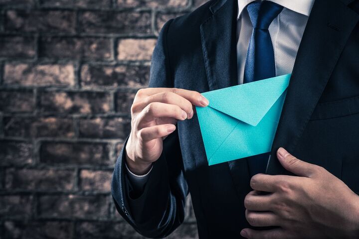 鳥肌&爆笑!男性からもらった手紙&ラブソング ドン引き体験談