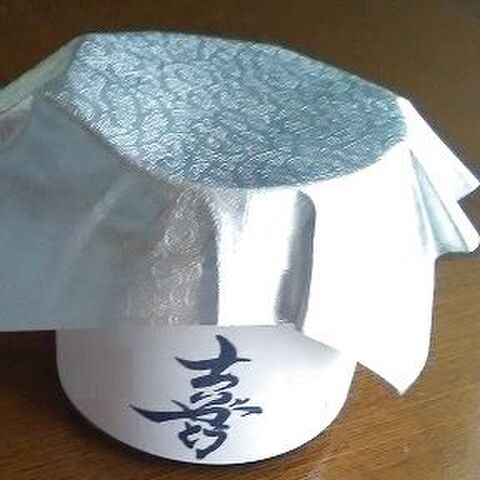 包装紙と100均で 瓶をお祝い用にラッピング 暮らしニスタ 包装紙と100均で 瓶をお祝い用にラッピング 暮らしニスタ