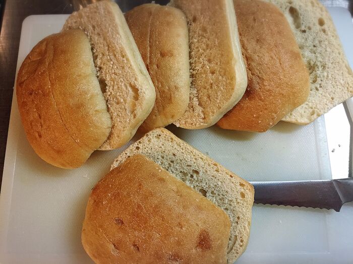 作り方1：パンを切る